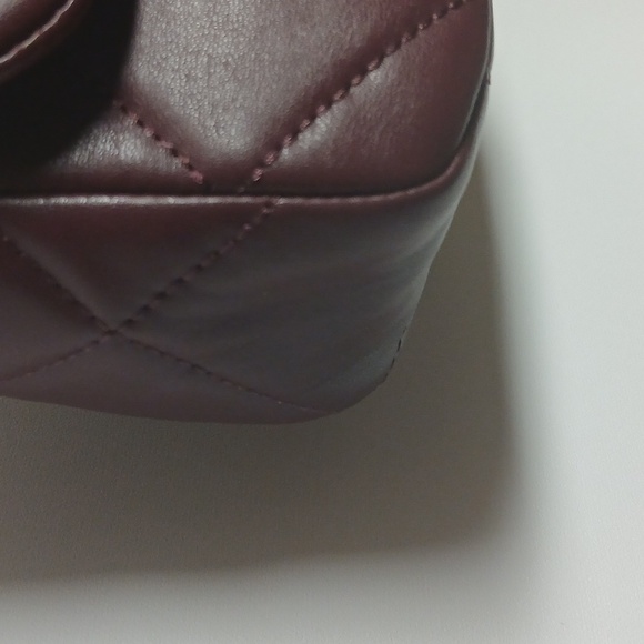 Badgley Mischka Elegant Quilted Burgundy Shoulder Bag - Picture 4 of 14